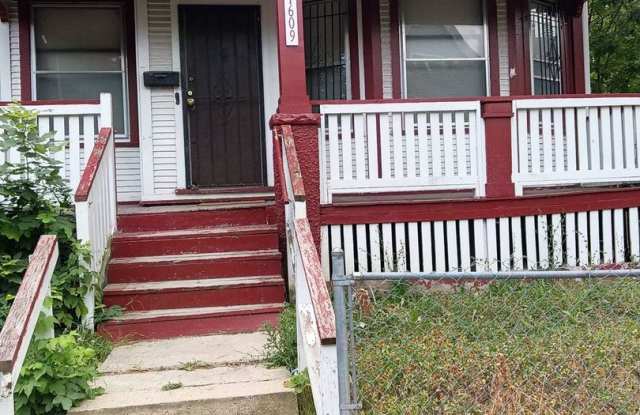 Single family home has 4 bedrooms. Gallery 1