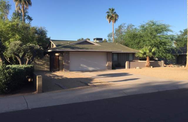413 E EL CAMINITO Drive Gallery 2