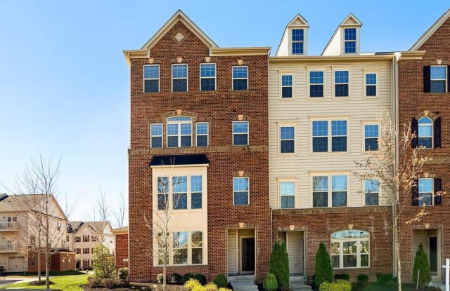 42101 PIEBALD SQUARE - 42101 Piebald Sq, Loudoun County, VA 20105