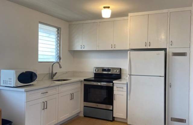 2 Bedroom/1 Bath Highly Desirable Unit by UH Manoa photos photos