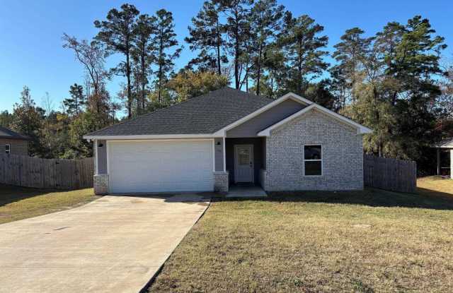 196 Twisted Oaks Gallery 1