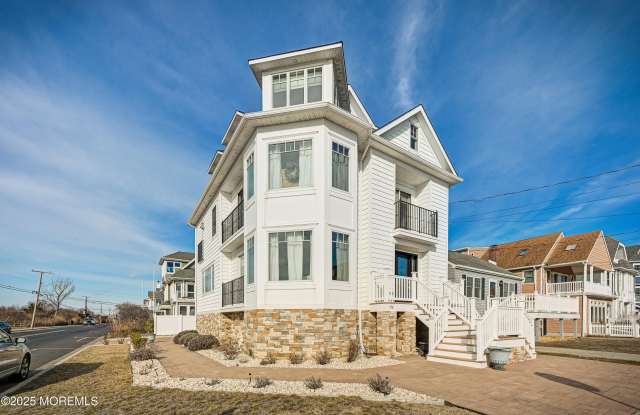 550 Whiting Avenue photos photos