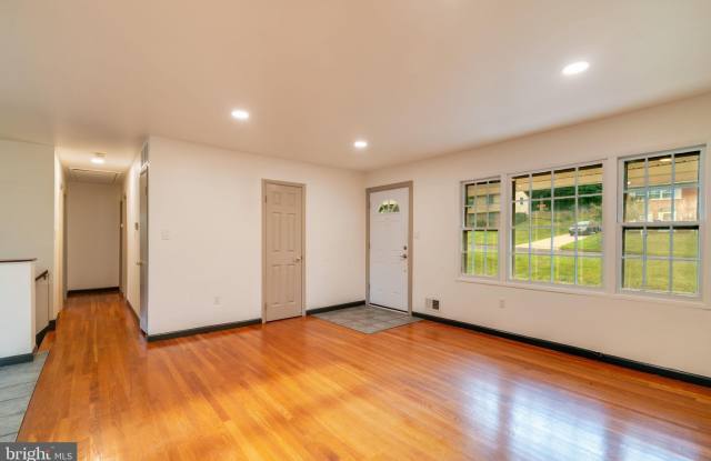 6502 CARRIAGE Drive Gallery 4