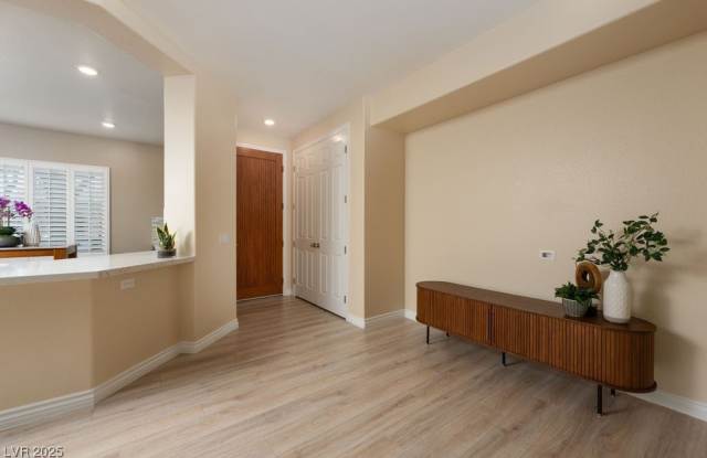 10482 Riverside Park Avenue Gallery 4