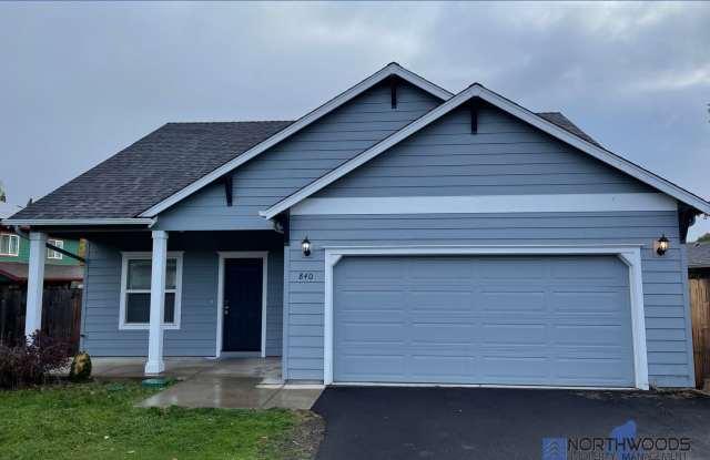 **Move in Special 1/2 Off First Months Rent** Beautiful 3 Bedroom 2.5 Bath 2 Story Home Gallery 4