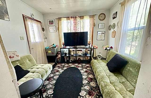 311 E Lamb St photos photos