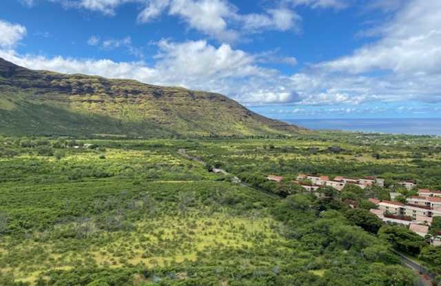 Beautiful 1/1 Penthouse unit at Makaha Valley Towers Gallery 4