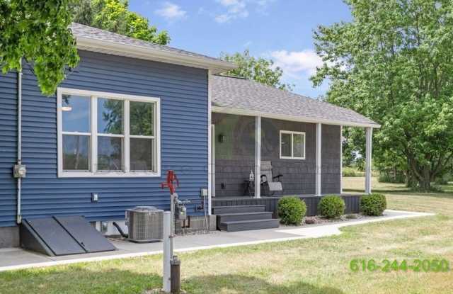 Zeeland Gem! Gorgeous 2 Bed/2 Bath Single-Family Home – Completely Renovated Gallery 3