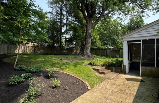 Spacious Three Bedroom Silver Spring House! Massive Backyard  Updated Kitchen! photos photos