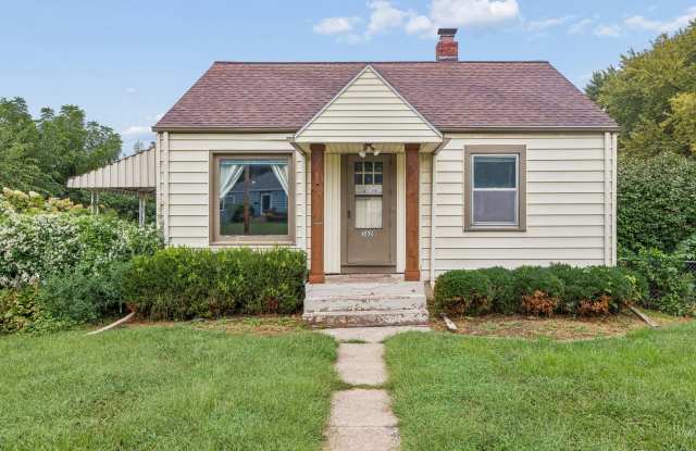 Charming 2-Bedroom Home with Fenced Yard & Updated Kitchen photos photos