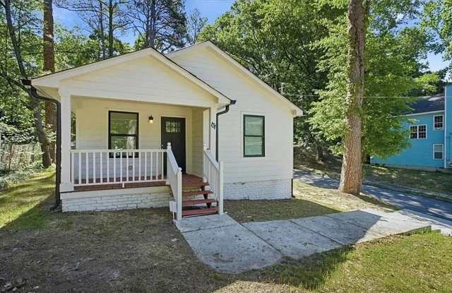 3 Bed and 4 Bath in Atlanta! Gallery 3