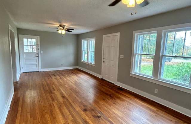 Charming 2 Bed, 1 Bath, Attached Carport and Spacious Yard! - 121 Three Notch Road, Catoosa County, GA 30736