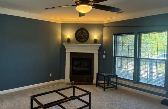 Large 2 Bed 2.5 Bath Townhome With Bonus Loft! Gallery 4