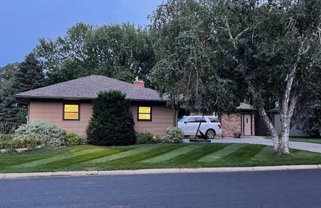 4 Bed 3 Bath in Quiet Neighborhood - 1312 Mitchell Boulevard, Mitchell, SD 57301