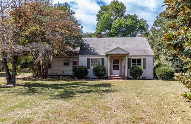 CHARMING 2 Bedroom/1 Bathroom w/ Bonus Room and Upstairs Loft! *Lawn Care Included* photos photos