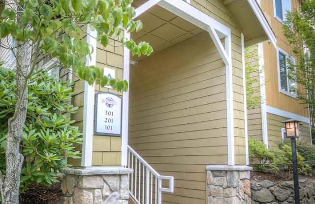 Beautiful 3 Bedroom Bordeaux Condo with 2 Garages Gallery 3