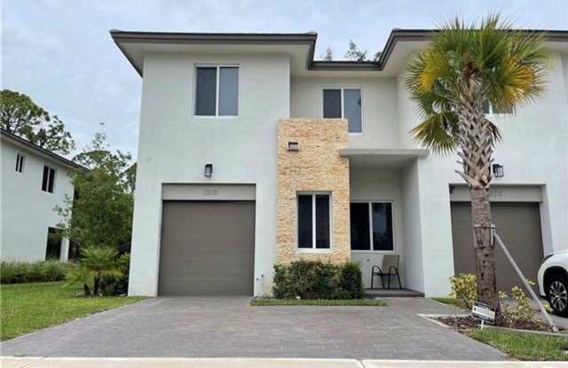 1310 Pioneer Way #0 ROYAL PALM BEACH, FL 33411 photos photos
