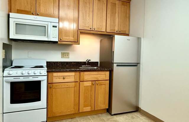 Large studio with a fenced in patio,  944 Kiely Blvd. #F, Santa Clara, CA 95051 Gallery 3
