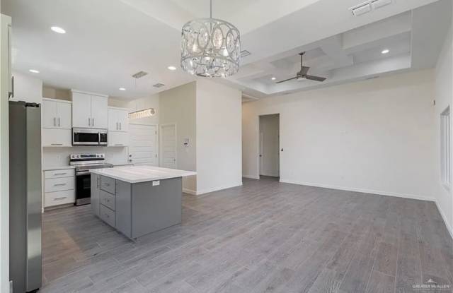 1424 West Franklin Avenue Gallery 1