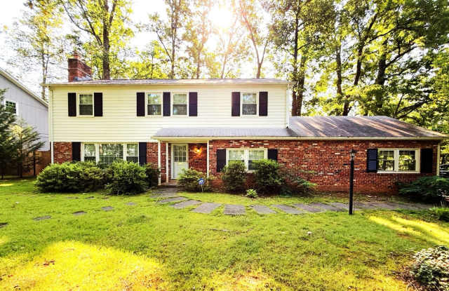 Renovated 4 Bed, 2.5 Bath in Wyngate WITH LAWN CARE INCLUDED! photos photos