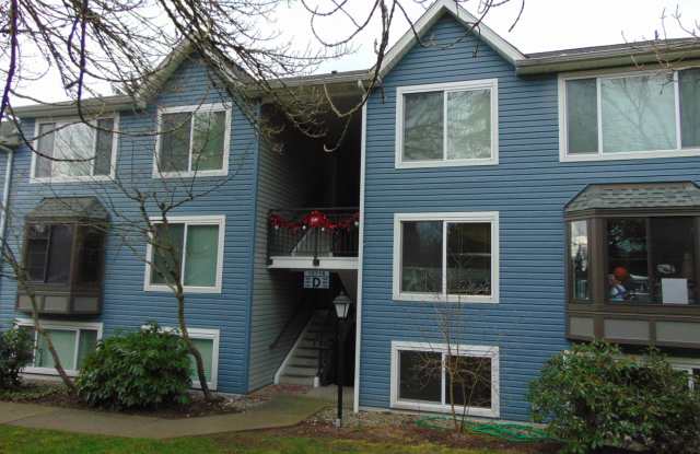 Beautiful 2bd, 2ba Condo Available in Perfect Kirkland Location! - 12716 Northeast 144th Street, Kirkland, WA 98034