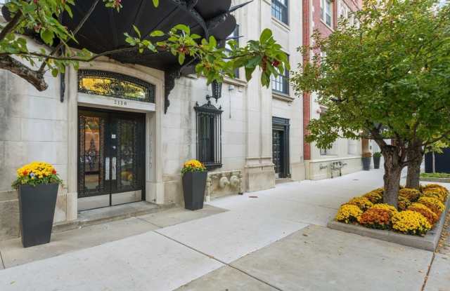 2130 N Lincoln Park W Gallery 2