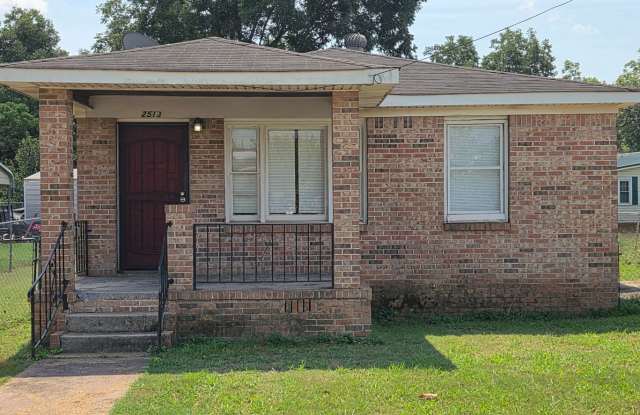 Comfortable & Spacious 3-Bedroom Home Ready for You! Gallery 1