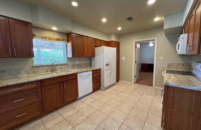 3625 E GARDEN Drive Gallery 2
