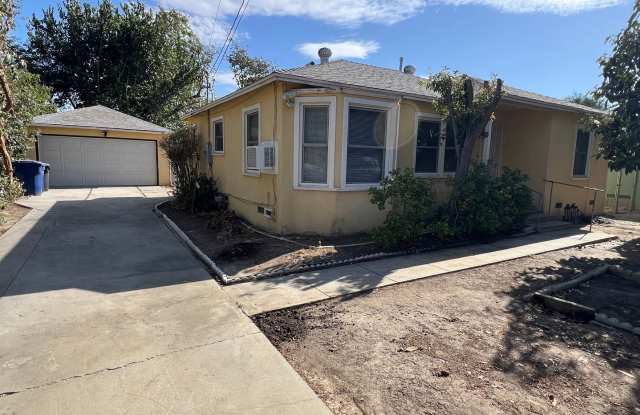 Now available! Charming 3-Bedroom Redlands Home with Included Gardener Service photos photos