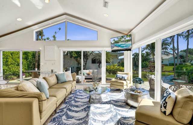 1212 Hillsboro Mile Gallery 4