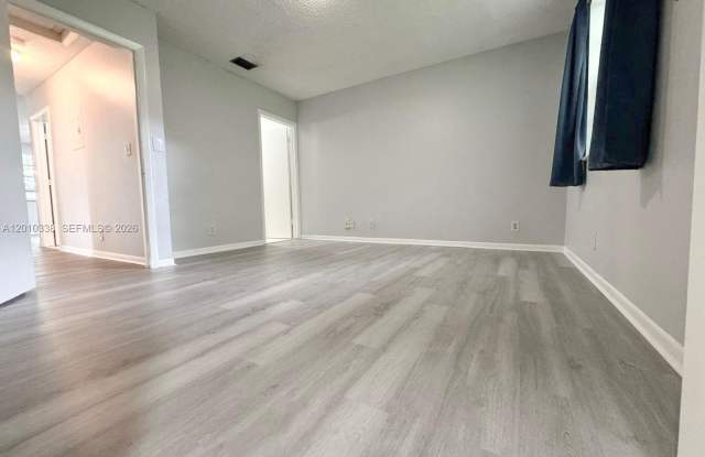 10947 NW 45th St photos photos