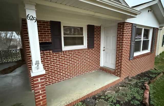 Updated 4BR Home with Finished Basement  Level Yard photos photos