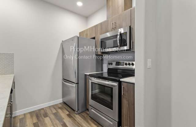One Bedroom Condo in the Heart of North Bethany - Top Floor with Vaulted Ceilings! Gallery 4