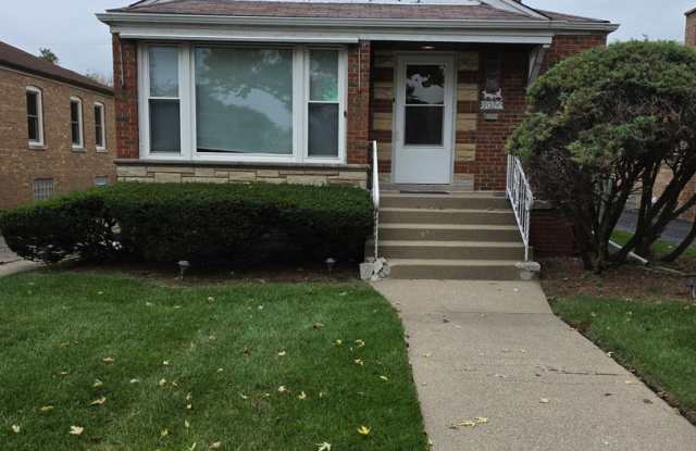 3BR Single Family Home with Garage Parking, Central Air, Cats and Small Dogs Gallery 1