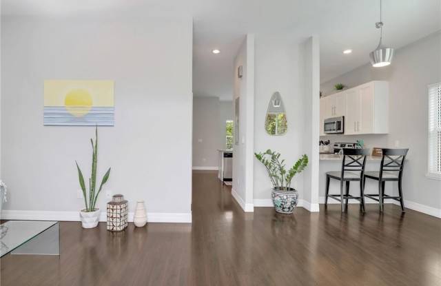 3037 Lunar St Gallery 3