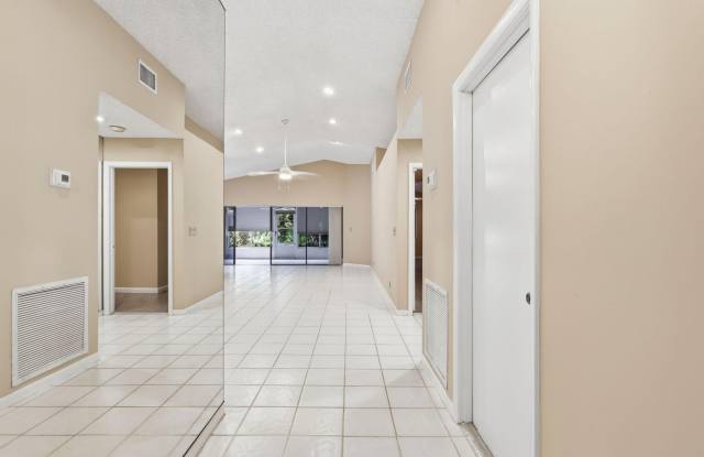 6170 BAY ISLES Drive Gallery 4