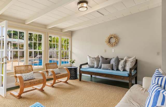 4bd / 3.5ba Charming Nautical Kahala Home with a Pool and A/C.  - Kahala Seaside Gallery 3