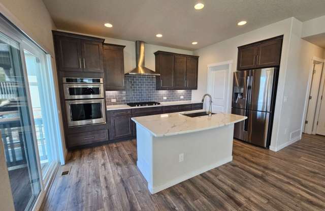 $3,232 | 5BR/3.5BA | Beautiful Dog Friendly Home in Flying Horse Gallery 4