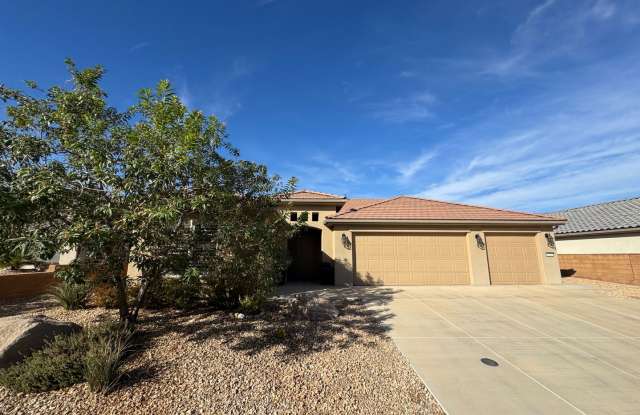 Beautiful 2 Bed / 2 Bath Home in Sun River 55+ Community!! photos photos