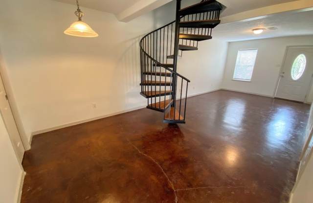 2-Bedroom, 2.5-Bath Townhome Located Across from McNeese Campus! Gallery 4