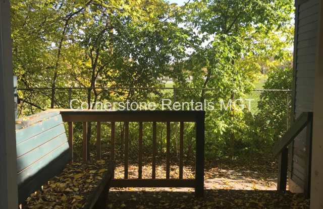 5-Bedroom House | Large Yard + Deck | In-Unit Laundry | Pet Friendly Gallery 3