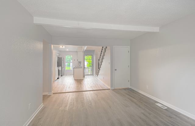 1305 La Chateau Dr Gallery 4