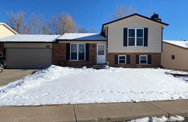 Lovely Tri-Level Home in Broomfield! Available May 6! photos photos