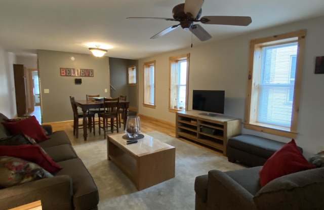 1138 Memorial Avenue Gallery 4
