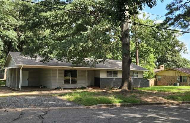 3 bedroom, 2 bath home minutes from Stephen F. Austin State University photos photos