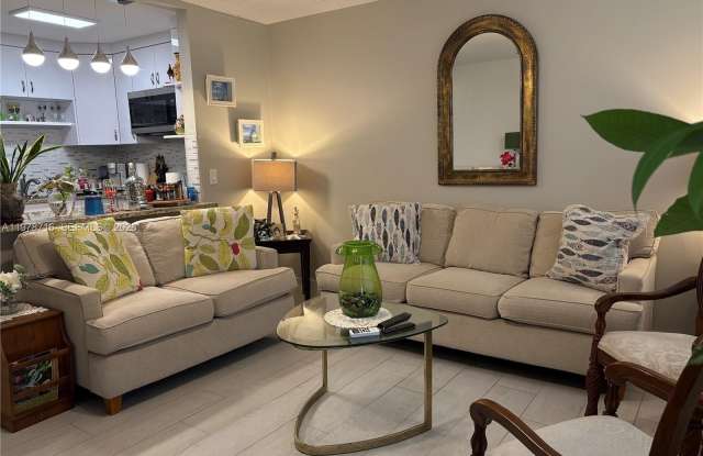 98 E Westbury  E photos photos