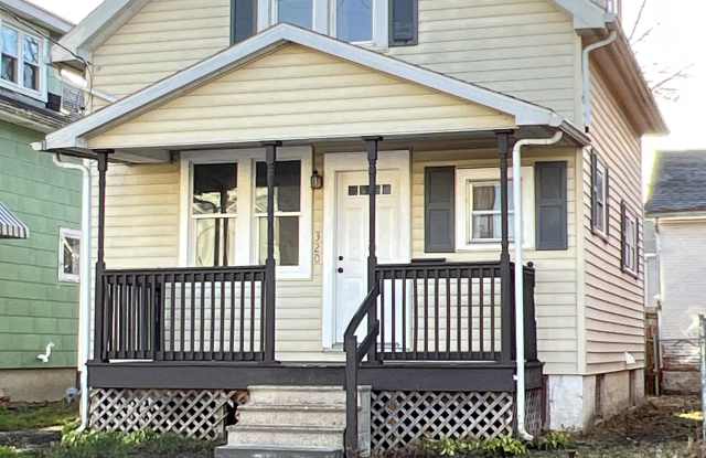 320 East 26th Street - 320 East 26th Street, Dubuque, IA 52001