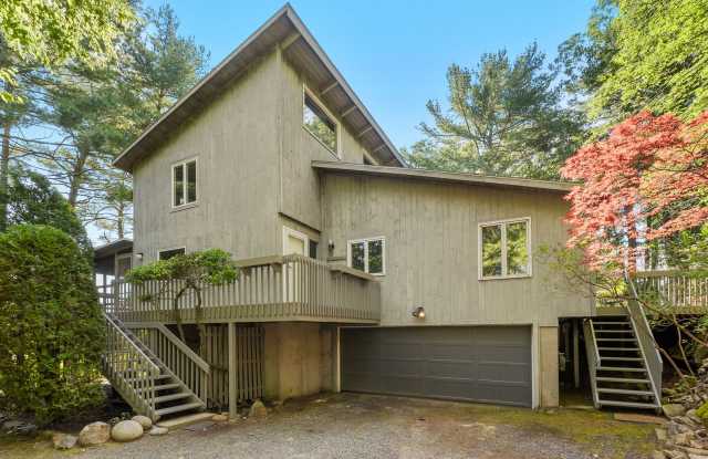 Year-round Home in Manchester-by-the-Sea – Close to Downtown! Gallery 3