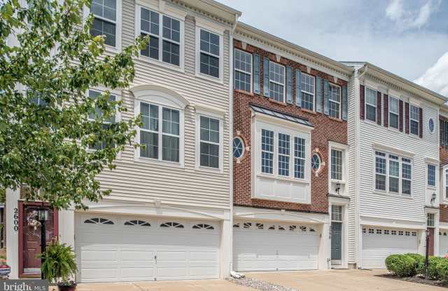 2598 OAK TREE LANE Gallery 2