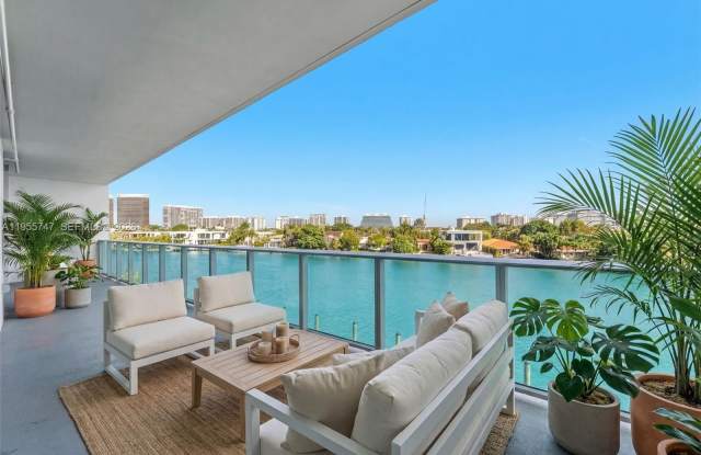 9201 E Bay Harbor Dr photos photos